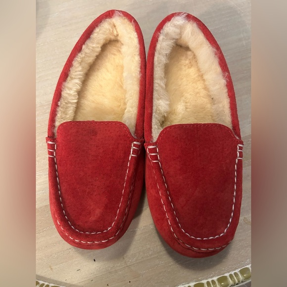 NEW, Old Friend Footwear Women's Bella Plush Nubuck Slippers Red. size 8. - Picture 1 of 3